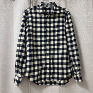 Uniqlo Men’s Navy and Cream Checkered Shirt Flannel Button Down Size Small